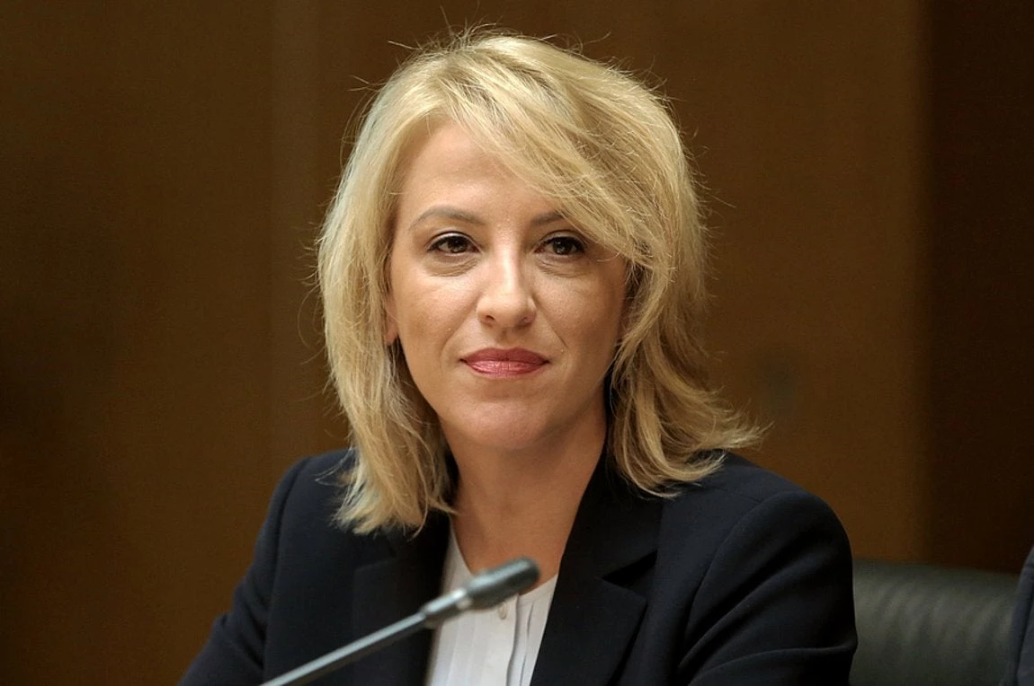 Υπόμνημα θράσους από την Δούρου για το Μάτι – Κατηγορεί Πυροσβεστική και Αστυνομία